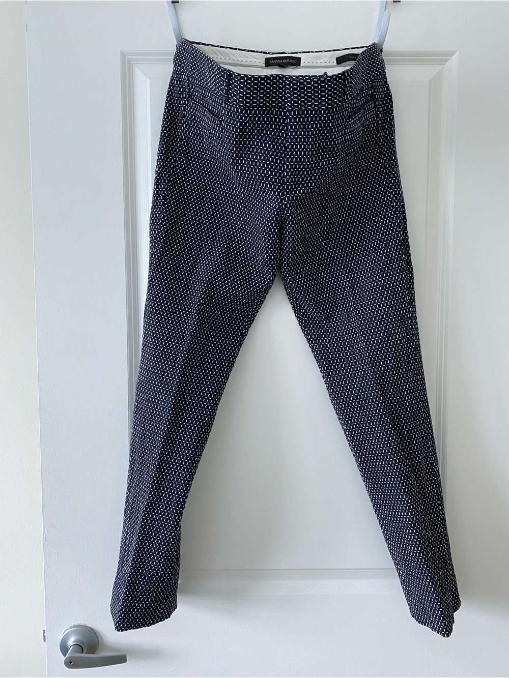 Banana Republic Sloan Navy and White Patterned pants Size 6 EUC
